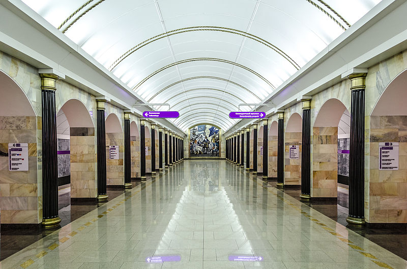 глубокая станция метро в Питере